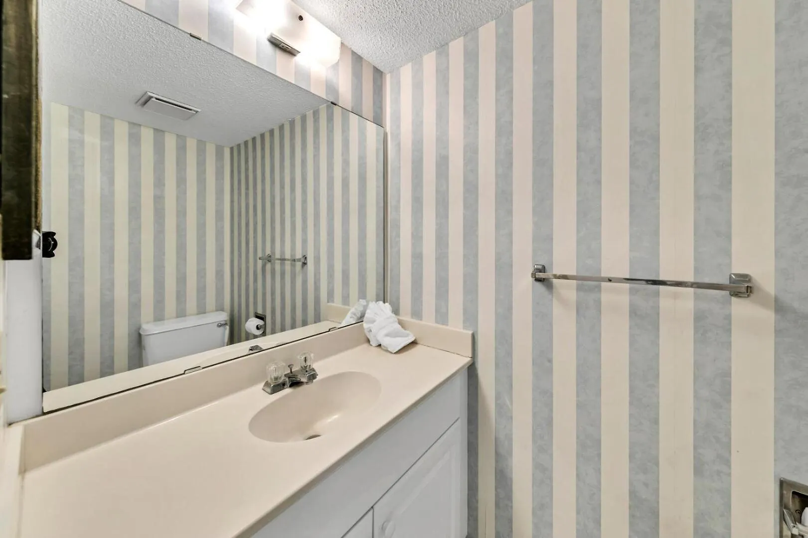 Southbay By The Gulf 103 Only 25 Yards From The Beach A 2 Bedroom Townhome In Destin Holiday home